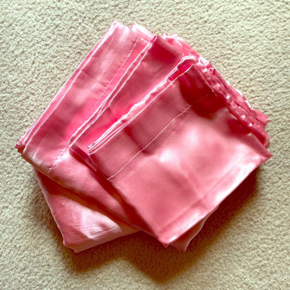 Vintage pink Satin sheet set.